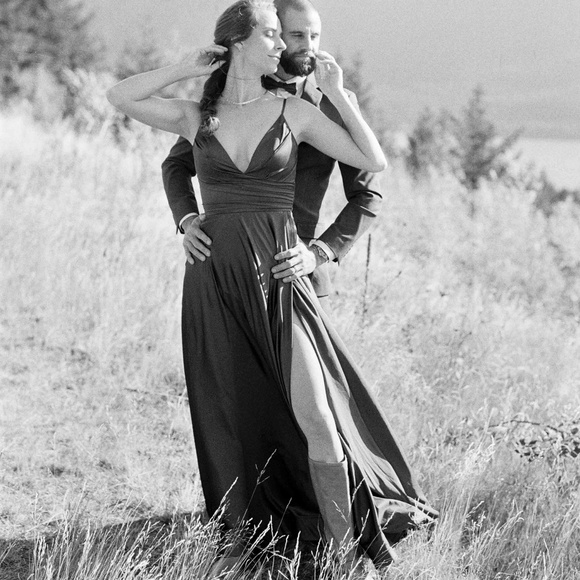 La Femme Floor Length Deep V-neck A-line Satin Ballgown, Midnight/Navy Size 6 - Picture 4 of 11